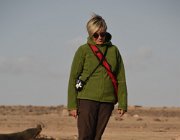 2018 Nambia 1324  Il capo che discute con una del posto