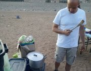 2018 Nambia 1826  Fabrizìo alle prese con il soffritto...