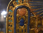 2022 2023 Egitto 0723  Cartiglio di Tuthankamon sul fianco del trono